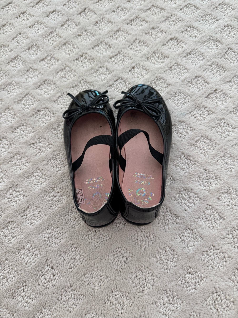 Pablosky Black Patent Leather Girls' Ballet Flats with Bow and Elastic Strap. 11